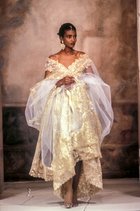 JeanLouisScherrer1990HauteCoutureSS94.thumb.jpg.9857ec8cda7829ebf6aaf50c45c33532.jpg