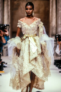 JeanLouisScherrer1990HauteCoutureSS96.thumb.jpg.29ffef009d8343813f82f792d321c0d2.jpg