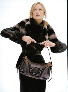 Lagerfeld_Fendi_Fall_Winter_2005_06_02.thumb.png.67ef9658d35d26117e59ddef1c4ce633.png