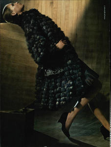 McDean_Giorgio_Armani_Fall_Winter_2005_06_01.thumb.png.3baa37461ecc73de9afe90612bfb2352.png