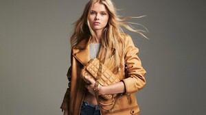 Michael-Kors-Tribeca-Bag-2024-Campaign01.thumb.jpg.60fe306ad9078d8ac12dd0eed7b705f2.jpg
