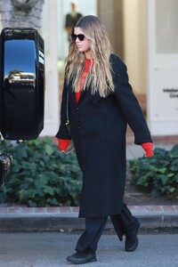 Sofia-Richie---Out-in-West-Hollywood-01.jpg
