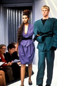 ThierryMugler1987WomenRTWSS9.thumb.jpg.d95c242f20fa48882168ac7776c98d3f.jpg