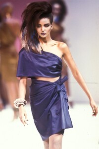 ThierryMugler1988WomenRTWSS9.thumb.jpg.9b6fa4a5c6bd5f61ae66b10dfa37fb54.jpg