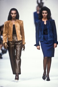 YvesSaintLaurent1986WomenSS35.thumb.jpg.358dc663772d06fd70c1b23138b1ee60.jpg