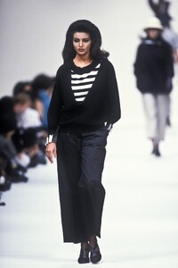 YvesSaintLaurent1986WomenSS36.thumb.jpg.f510a38706cb6c48e38497d3d2fc6e82.jpg
