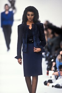 YvesSaintLaurent1986WomenSS44.thumb.jpg.e3d72cf112502f09fd19315a96981945.jpg