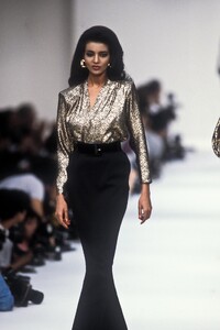 YvesSaintLaurent1986WomenSS47.thumb.jpg.074a50630dd14cda777e28420f4e3d85.jpg