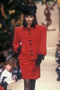 YvesSaintLaurent1987HauteCoutureFW10.thumb.jpg.79c442ba29bb82893dee4667de329634.jpg