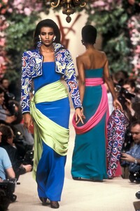 YvesSaintLaurent1987HauteCoutureSS45.thumb.jpg.e8b386980992c37d86ef383bdb971f0a.jpg