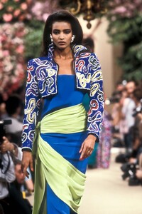 YvesSaintLaurent1987HauteCoutureSS46.thumb.jpg.ec6e9373bed9b9902780b6842330ea84.jpg