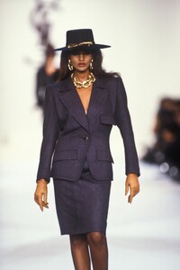 YvesSaintLaurent1987Spring27.thumb.jpg.f10bdebb1c1c75f791d8fc33c39f2499.jpg