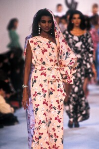 YvesSaintLaurent1987Spring30.thumb.jpg.3967d9a91d550259c68885cad22155b6.jpg