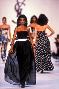 YvesSaintLaurent1987Spring33.thumb.jpg.b628e13a18bf51da3421891e705e0d4b.jpg