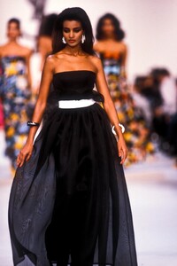 YvesSaintLaurent1987Spring35.thumb.jpg.8e700295711ff6bd963285947629731f.jpg