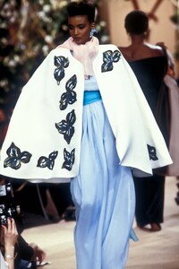 YvesSaintLaurent1988HauteCouture172.thumb.jpg.42cfdc7f6d3db28d8fad3d54b02f3a39.jpg