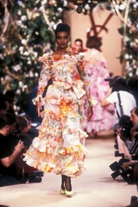 YvesSaintLaurent1988HauteCouture196.thumb.jpg.00456b21fab3ee675b9b5a3fce4b5718.jpg