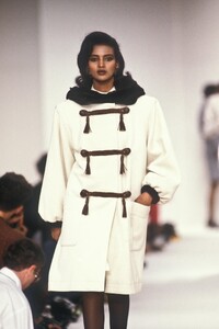 YvesSaintLaurent1989FW3.thumb.jpg.5b5a7a0952c4d5ae88f2059d23a2bf2d.jpg
