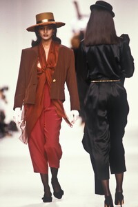 YvesSaintLaurent1989FW5.thumb.jpg.0ac54e1021f374b3b2e9a7274cb977d3.jpg