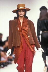 YvesSaintLaurent1989FW6.thumb.jpg.e16cdf8169bef000f3a79c6e95e37e10.jpg