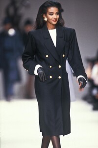 YvesSaintLaurent1989SS132.thumb.jpg.328d2e1c47c65d26a295e1238d516e86.jpg