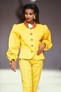 YvesSaintLaurent1989SS140.thumb.jpg.b2bac6f4133a746cd2288fd884a7ea1b.jpg