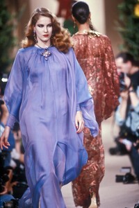 YvesSaintLaurent1990HauteCouture138.thumb.jpg.0bc17e8e6f8dea4755c49c5dc4696fc0.jpg