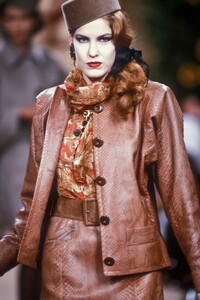 YvesSaintLaurent1990HauteCouture53.thumb.jpg.f3e01222fca6b28506d5e5e035a50f8f.jpg