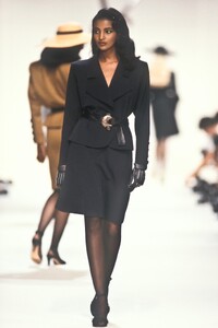Yves Saint Laurent 1990 Women RTW 14.jpg