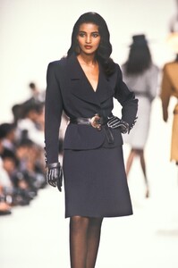 Yves Saint Laurent 1990 Women RTW 15.jpg