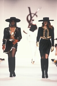 Yves Saint Laurent 1990 Women RTW 221.jpg