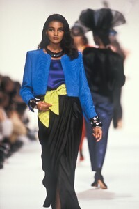 Yves Saint Laurent 1990 Women RTW 354.jpg