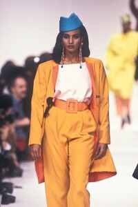 YvesSaintLaurent1991SS2.thumb.jpg.94986640fd9521b05f52f91c07ce1be4.jpg