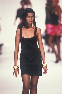 YvesSaintLaurent1991SS3.thumb.jpg.9281a95de9e1841e6083605e070caafd.jpg