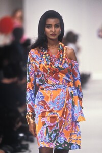 YvesSaintLaurent1991SS5.thumb.jpg.cfd07203ac860f943b76ed68ae4796c3.jpg