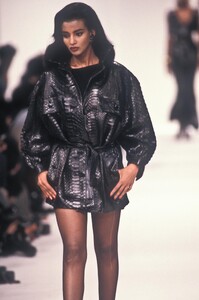 YvesSaintLaurent1991SS6.thumb.jpg.95568c746903d7d53494c4b7f3d9b4d1.jpg