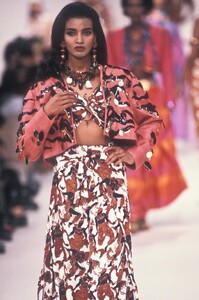 YvesSaintLaurent1991SS8.thumb.jpg.84c18837a5a82b8a7f70c30dd264d73d.jpg