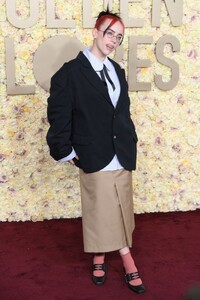 billie-eilish-at-golden-globe-awards-2024-4.jpg