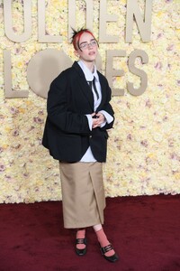 billie-eilish-at-golden-globe-awards-2024-6.jpg