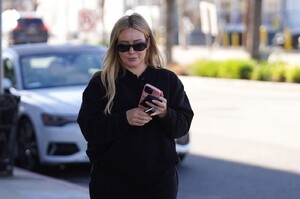 hilary-duff-out-in-studio-city-01-26-2024-0.jpg