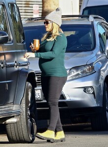 hilary-duff-park-day-in-la-01-12-2024-3.jpg
