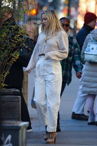 kate-hudson-out-and-about-in-new-york-01-05-2024-1.jpg