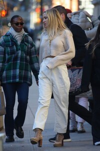 kate-hudson-out-and-about-in-new-york-01-05-2024-5.jpg