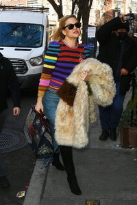 kate-hudson-outside-the-view-studios-in-new-york-01-04-2023-5.jpg