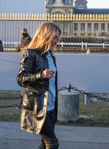 kate-moss-leaves-dior-fashion-show-in-paris-01-19-2024-5.jpg