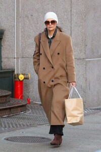 katie-holmes-out-and-about-in-new-york-01-05-2024-1.jpg