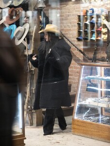 kim-kardashian-visits-kemo-sabe-cowboy-hat-store-in-aspen-01-17-2024-0.jpg