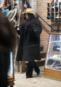 kim-kardashian-visits-kemo-sabe-cowboy-hat-store-in-aspen-01-17-2024-1.jpg