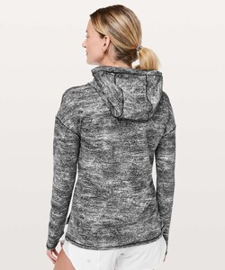 lululemon-forever-endeavour-long-sleeve-rush-jacquard-black-white-034682-245200.jpg