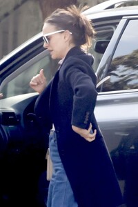 natalie-portman-out-and-about-in-hollywood-01-14-2024-1.jpg
